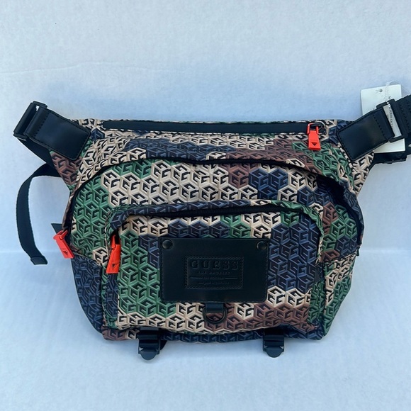New GUESS Geometric Patterned Crossbody Bag/Belt Bag - Picture 1 of 15
